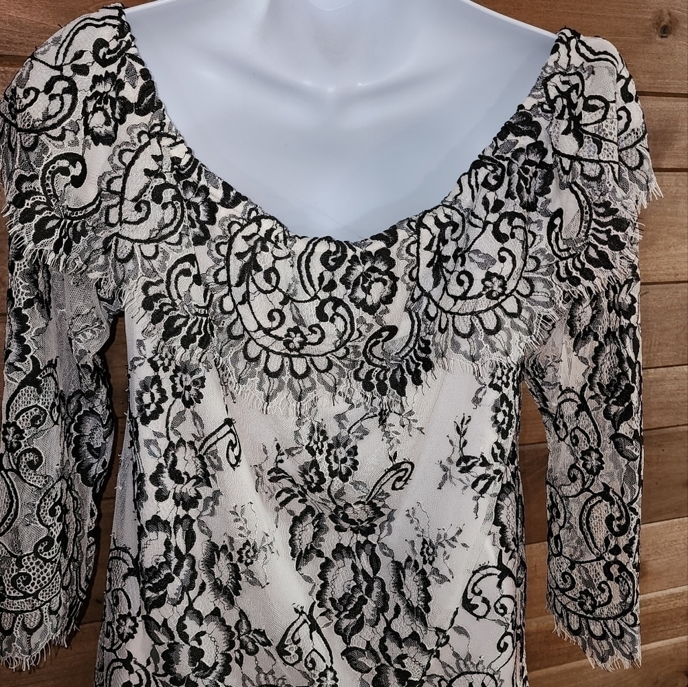 White House Black Market blouse​ - Picture 6 of 8